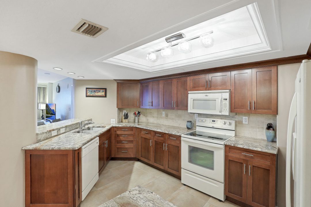 4751 Gulf Shore Blvd N #804, Naples, FL 34103