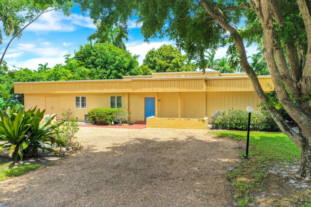 635 15th Ave S, Naples, FL 34102