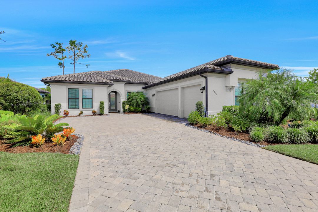 2155 Antigua Ln, Naples, FL 34120