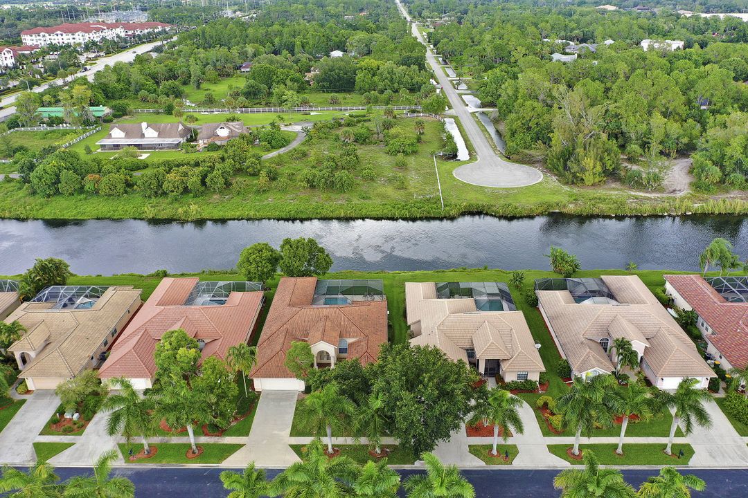 1087 Tivoli Dr, Naples, FL 34104