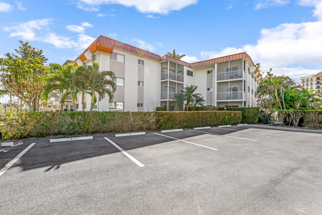 1100 Gulf Shore Blvd N #306, Naples, FL 34102