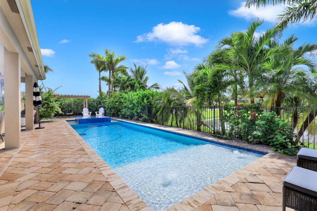 6558 Monterey Point, Naples, FL 34105