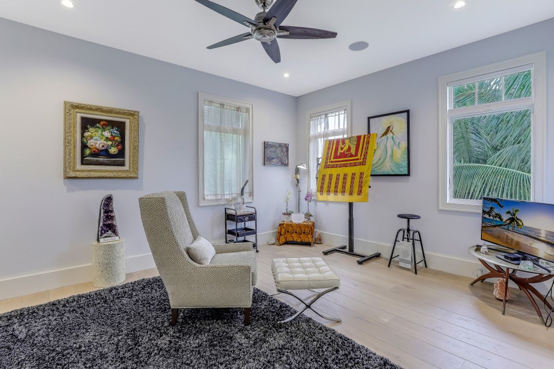 1824 Alamanda Dr, Naples, FL 34102