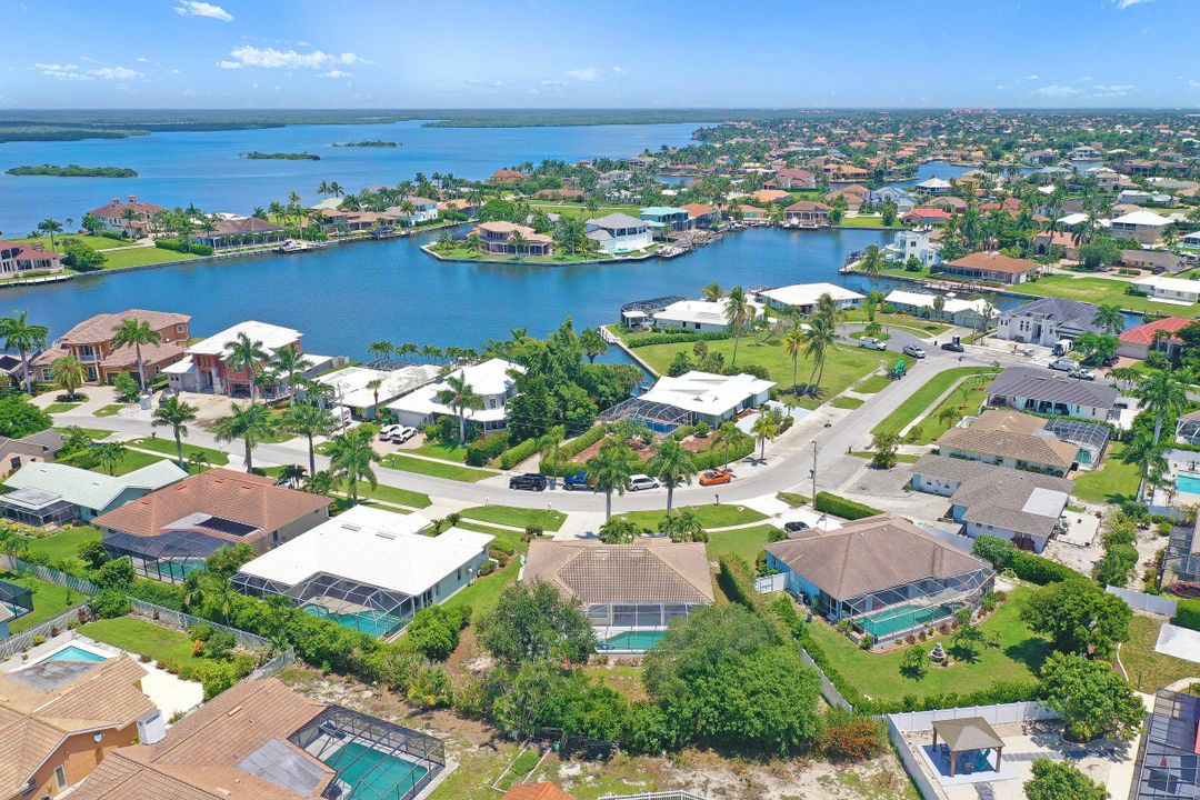 718 Fairlawn Ct, Marco Island, FL 34145