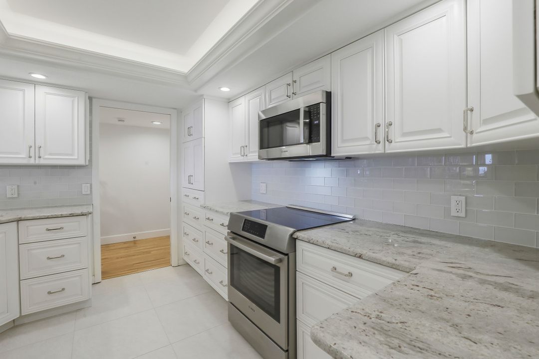 5601 Turtle Bay Dr #802, Naples, FL 34108