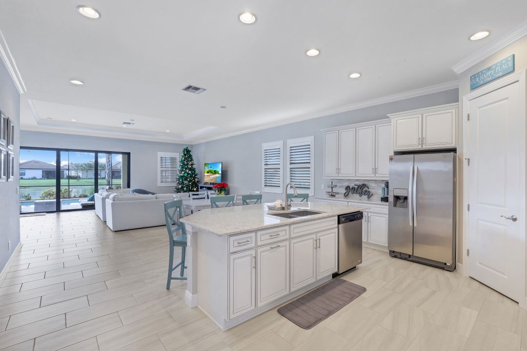 4714 Formosa Dr, Naples, FL 34119