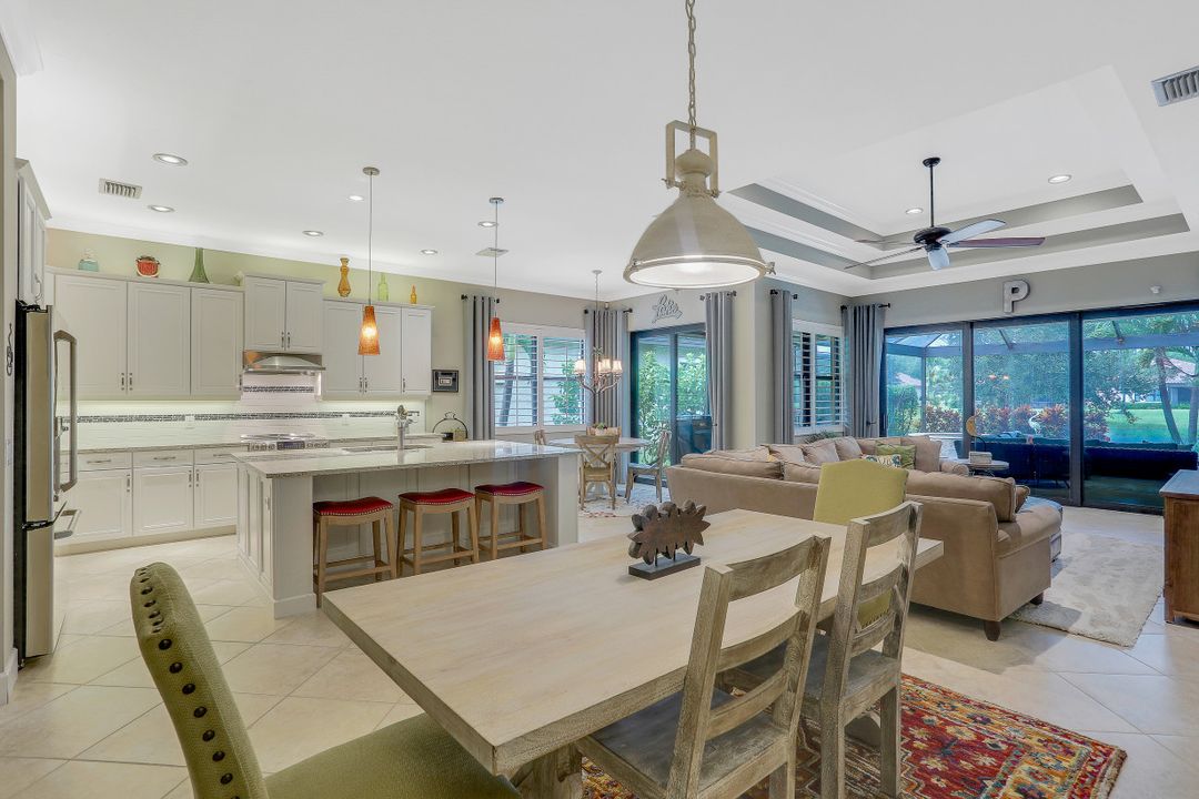 9104 Isla Bella Cir, Bonita Springs, FL 34135