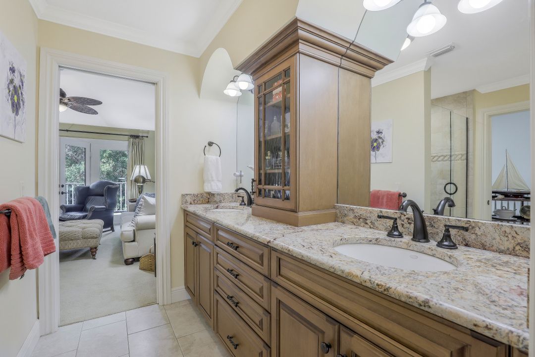 581 Gulf Park Dr, Naples, FL 34108