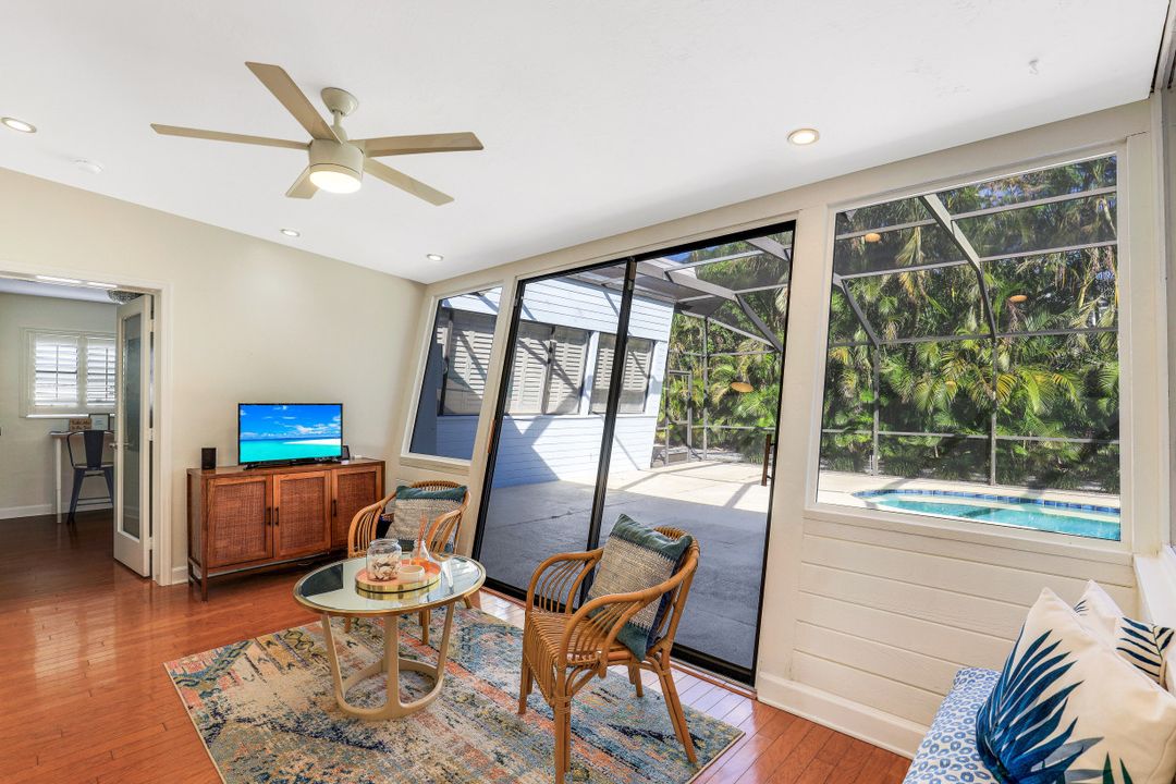 739 7th Ave N, Naples, FL 34102