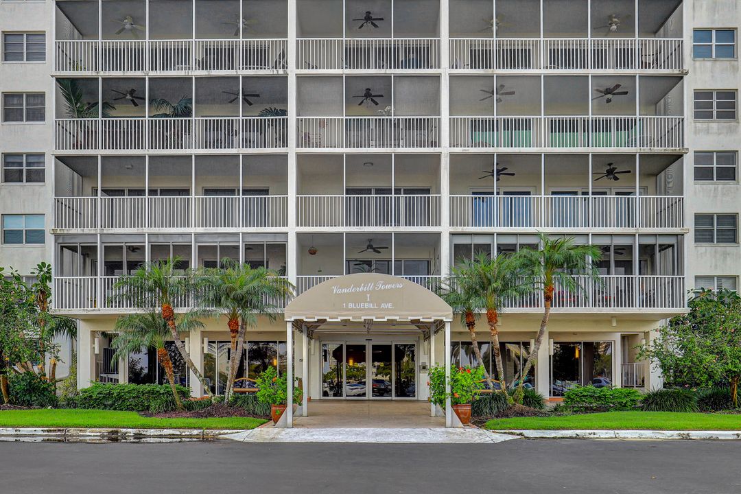 1 Bluebill Ave #703, Naples, FL 34108