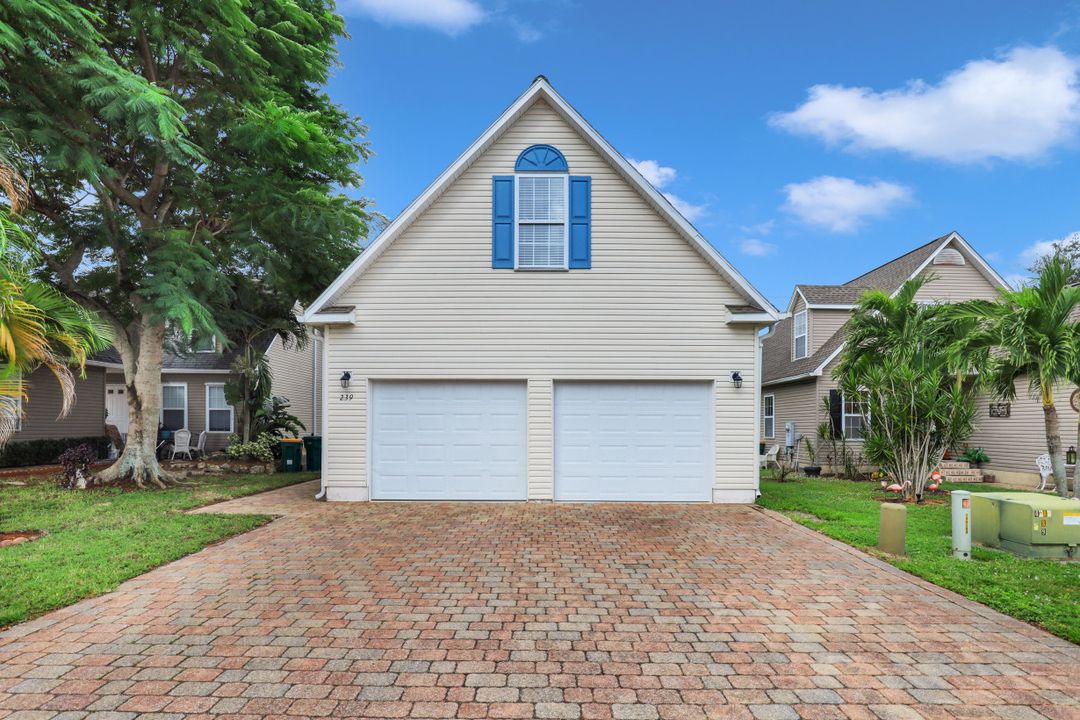 239 Leawood Cir, Naples, FL 34104