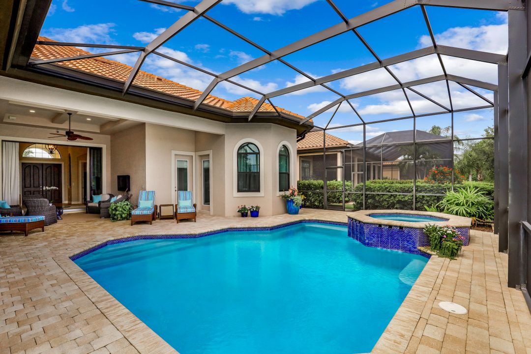 6512 Costa Cir, Naples, FL 34113