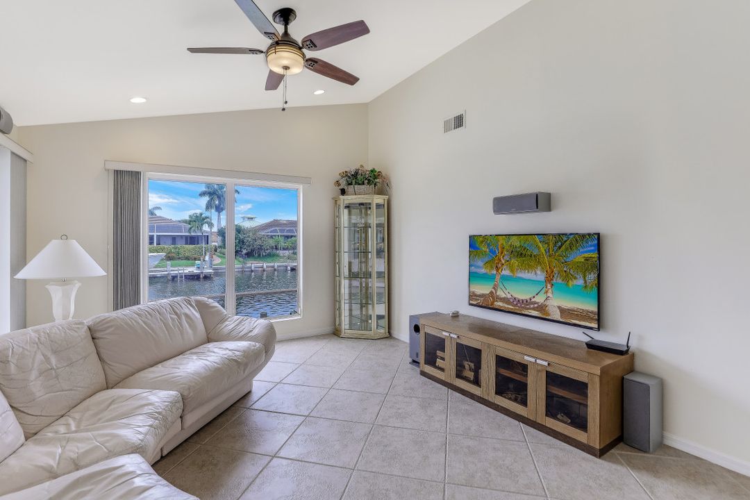 370 Capistrano Ct, Marco Island, FL 34145