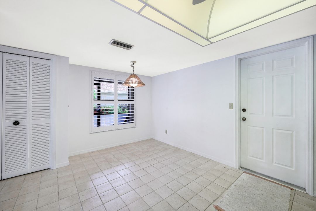 606 Kings Way, Naples, FL 34104