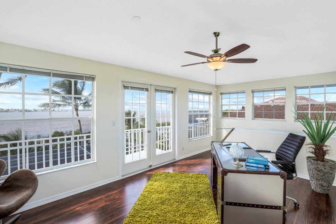 12201 Shoreview Dr, Matlacha, FL 33993