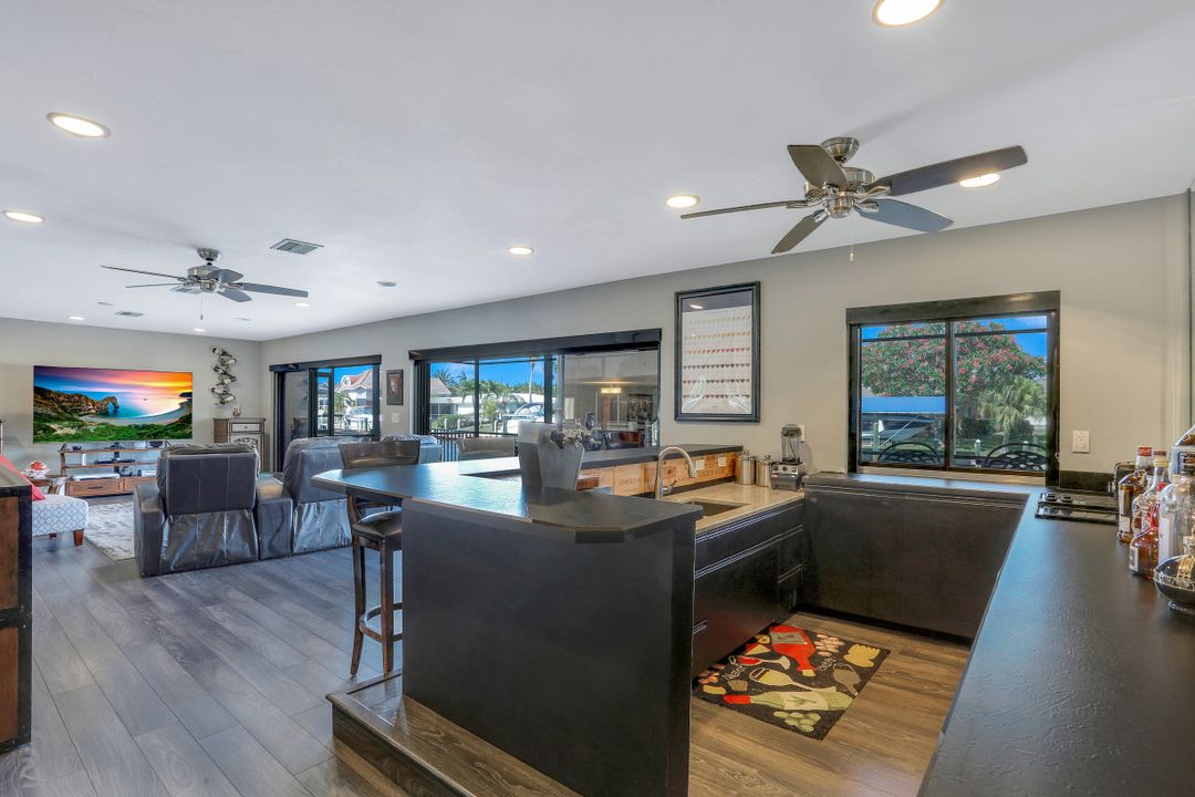 5811 SW 1st Pl, Cape Coral, FL 33914