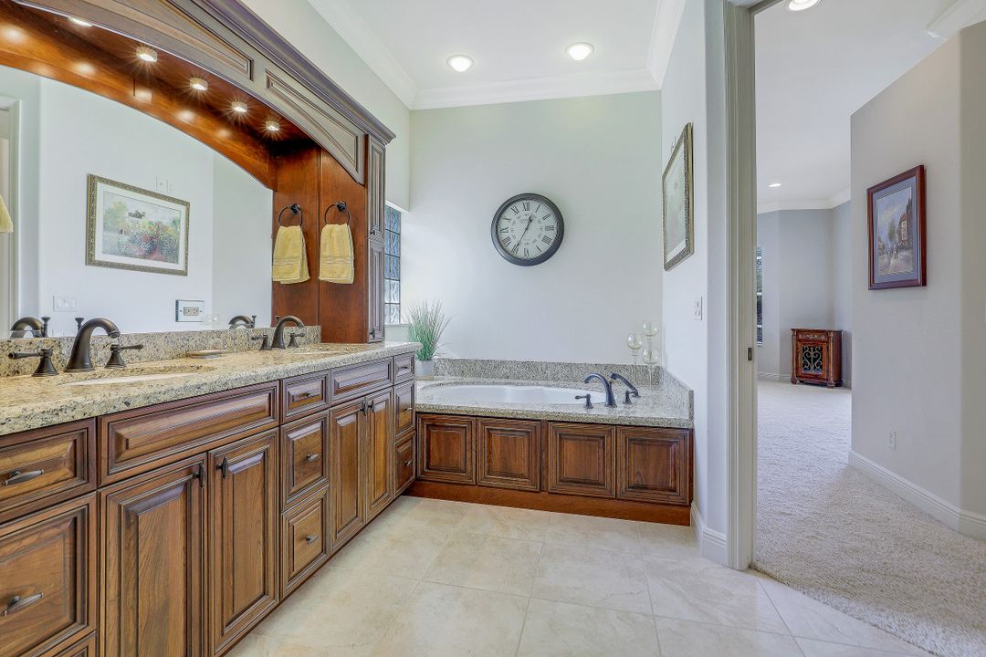 3601 Cedar Hammock View Ct, Naples, FL 34112