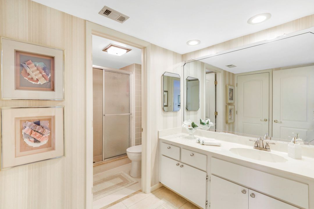 560 Retreat Dr #201, Naples, FL 34110