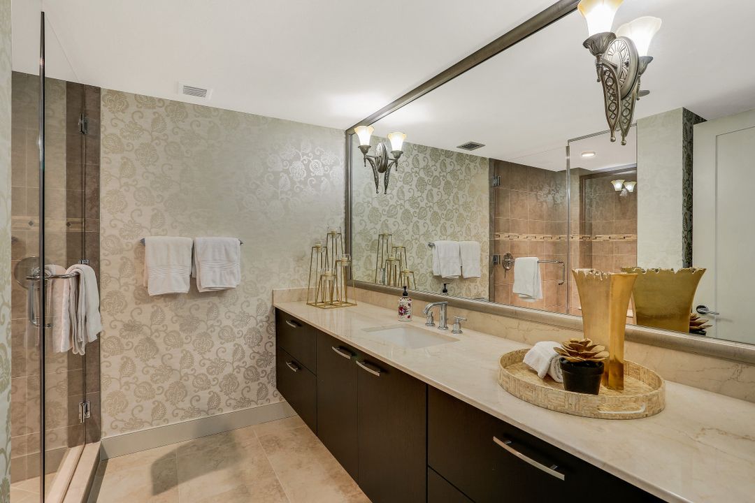 11125 Gulf Shore Dr #606, Naples, FL 34108