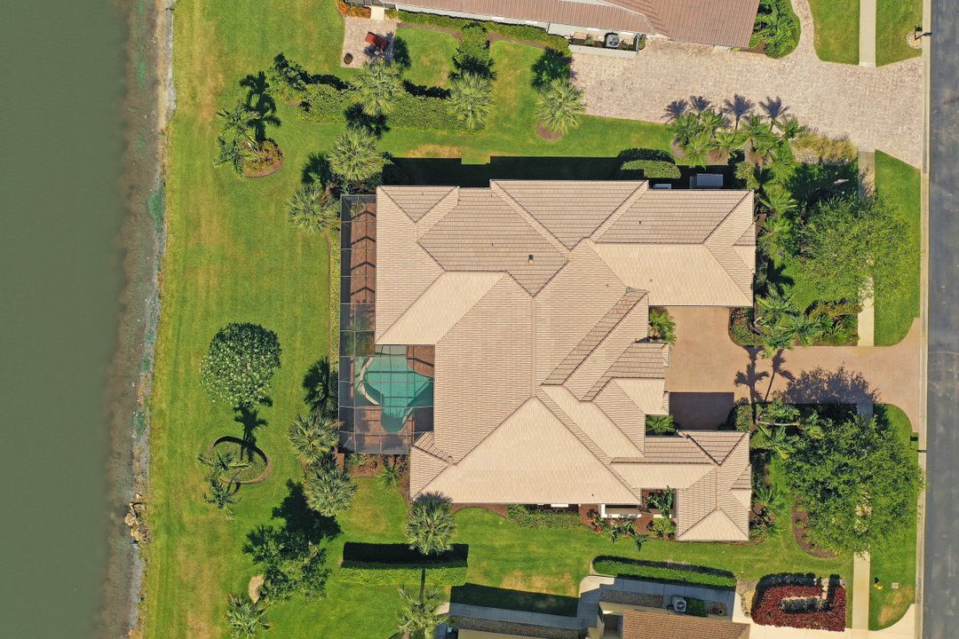 2046 Imperial Cir, Naples, FL 34110