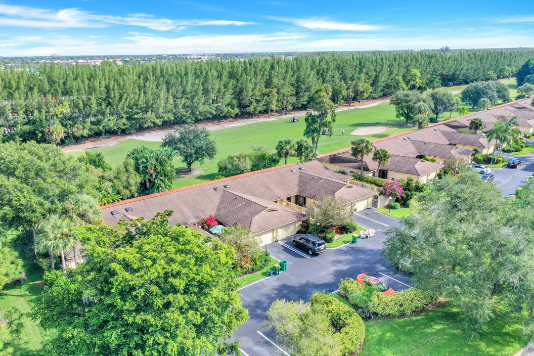 127 Forest Lakes Blvd, Naples, FL 34105