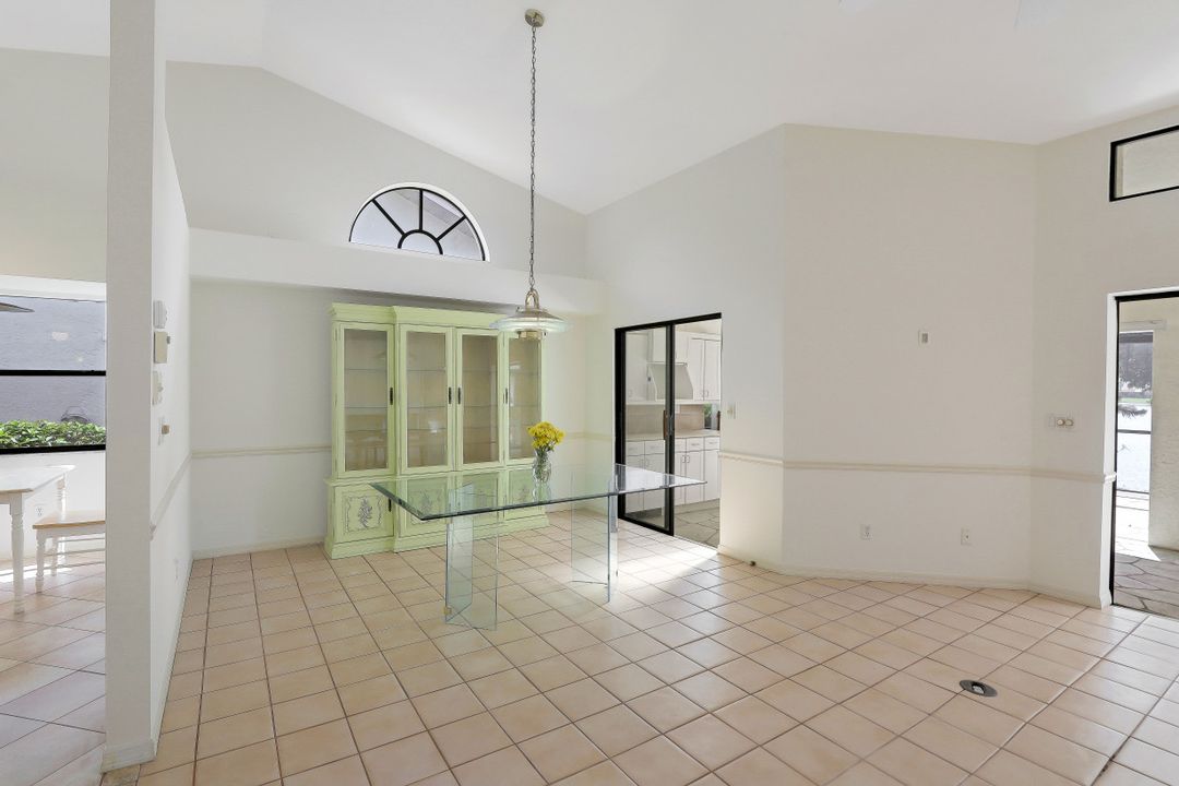 158 St James Way, Naples, FL 34104