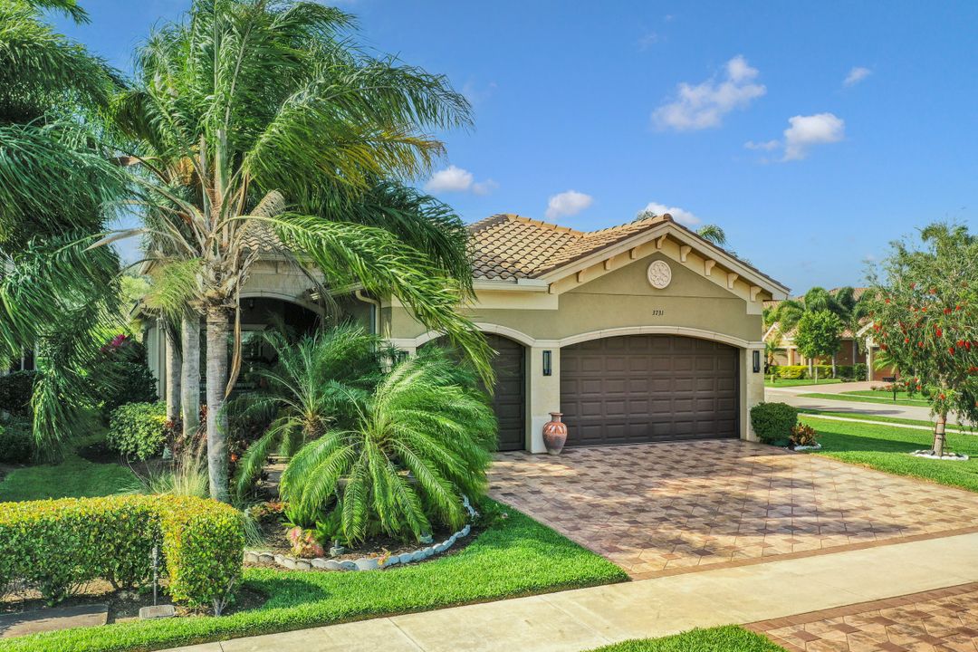 3731 Madeira Ct, Naples, FL 34119