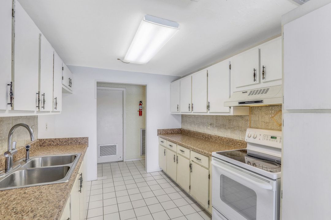 1007 Archer Pkwy E, Cape Coral, FL 33904