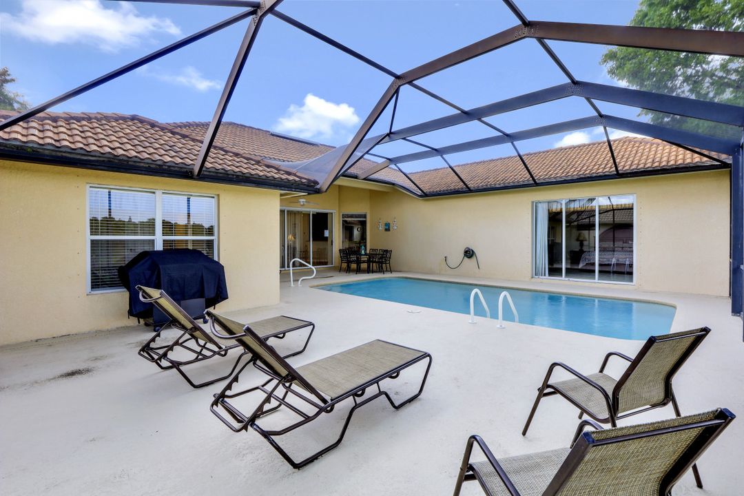 1087 Tivoli Dr, Naples, FL 34104