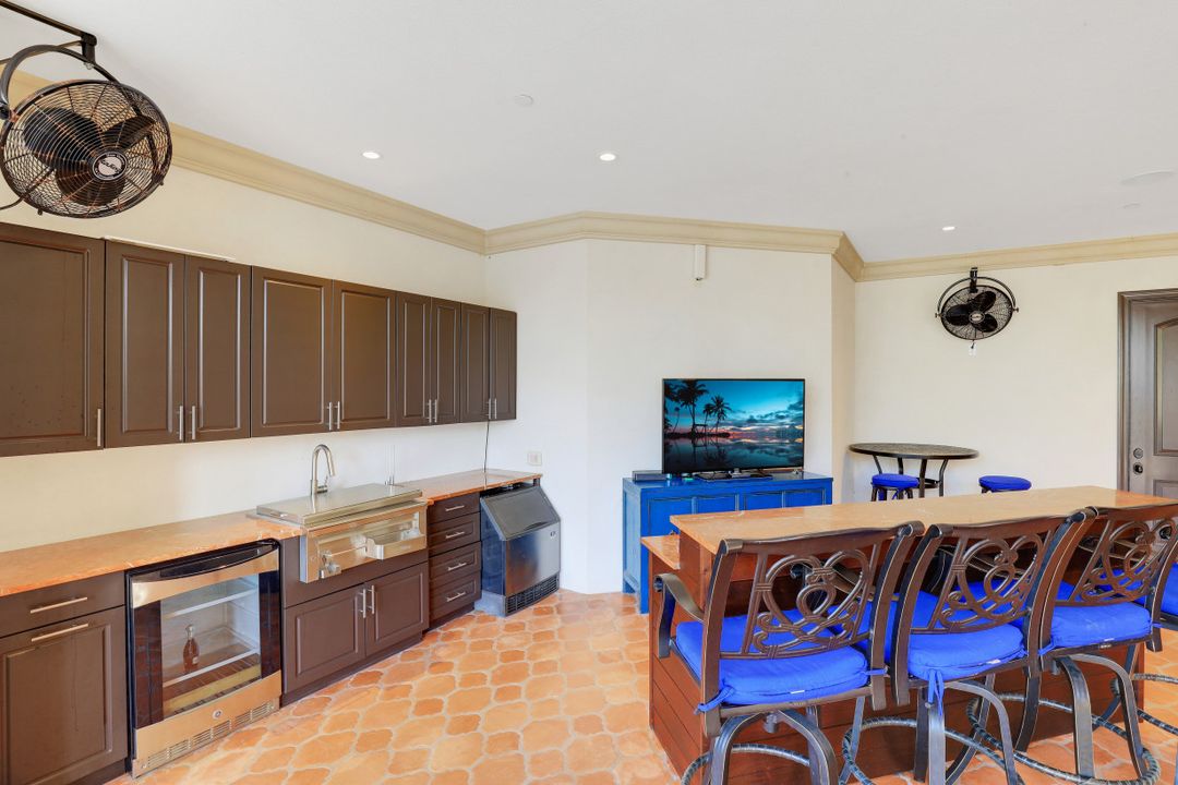 10080 Gulf Shore Dr, Naples, FL 34108