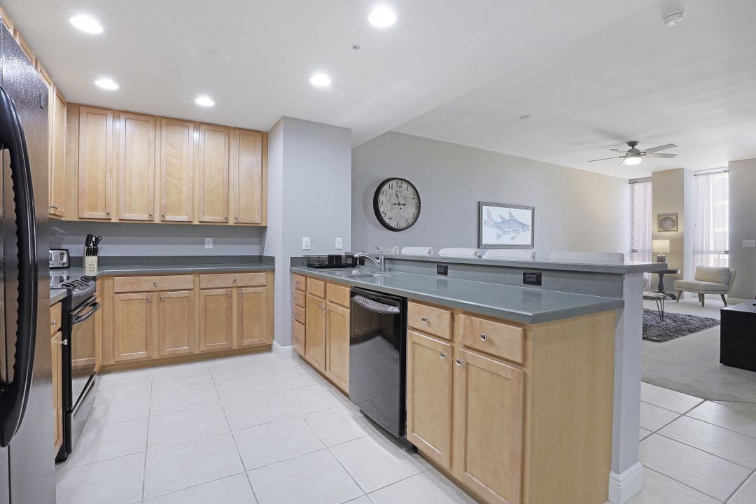 5781 Cape Harbour Dr #903, Cape Coral, FL 33914