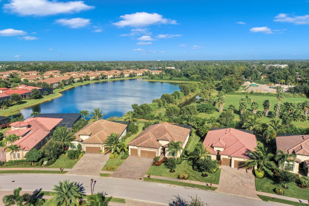 9336 Vercelli Ct, Naples, FL 34113