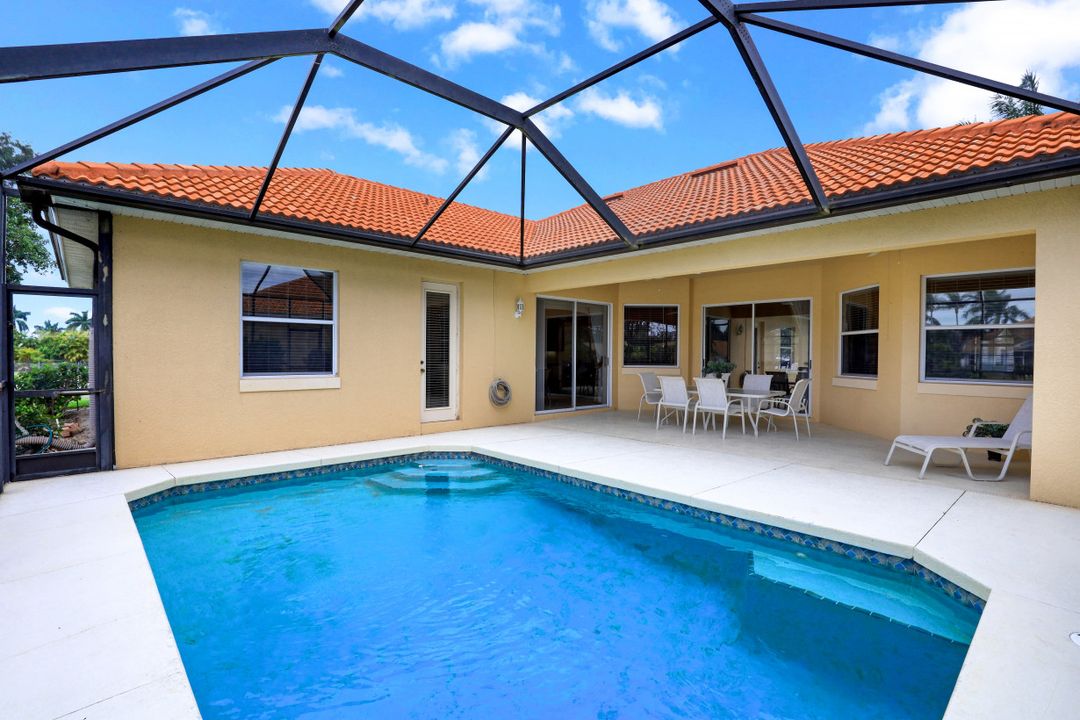 5014 Old Pond Dr, Naples, FL 34104