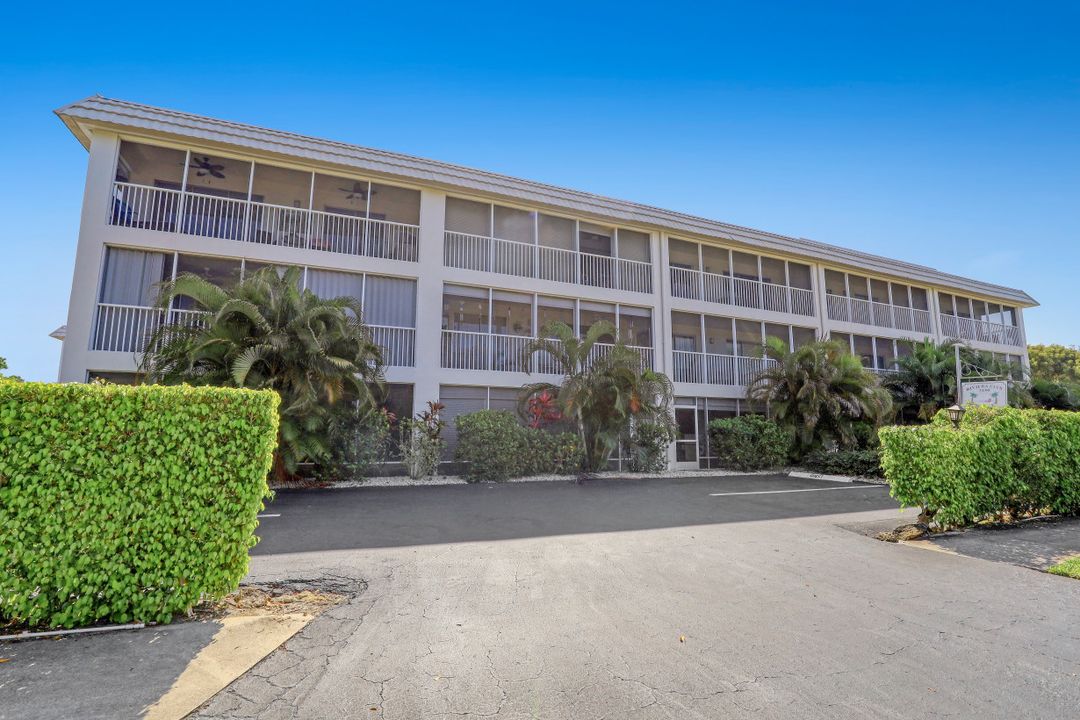 3150 Binnacle Dr #319, Naples, FL 34103