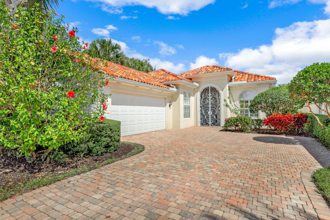 4000 Isla Ciudad Ct, Naples, FL 34109