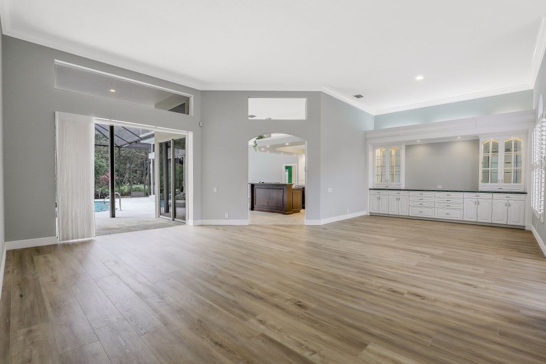 518 Wedgewood Way, Naples, FL 34119