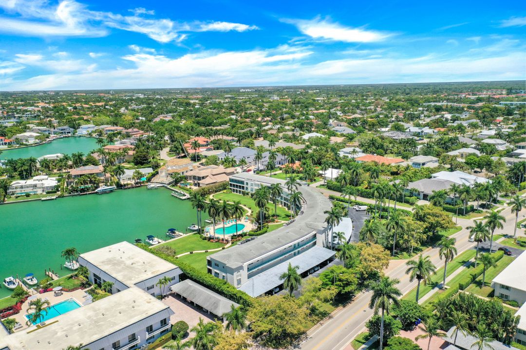 383 Harbour Dr #302, Naples, FL 34103