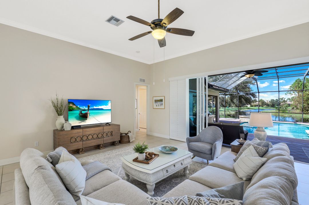 919 Tivoli Ct, Naples, FL 34104