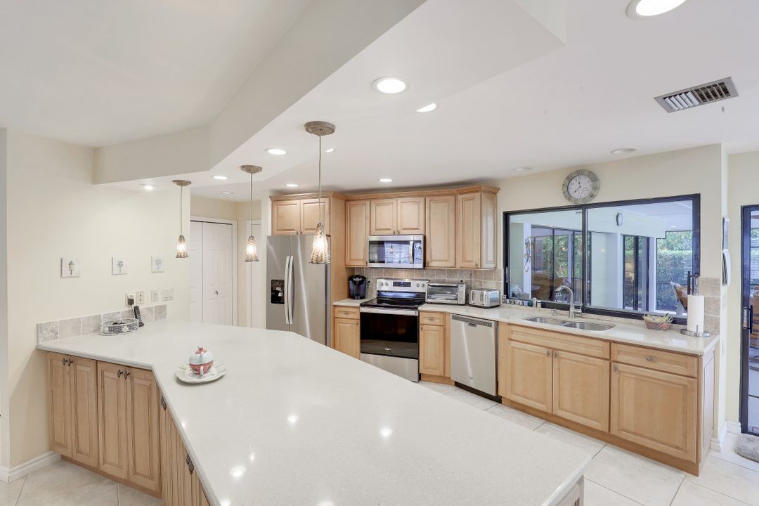 2259 Queens Way, Naples, FL 34112