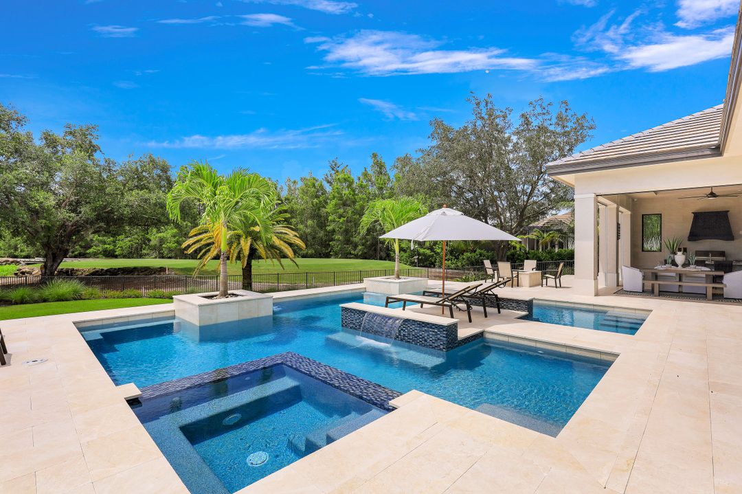 13610 Pondview Cir, Naples, FL 34119