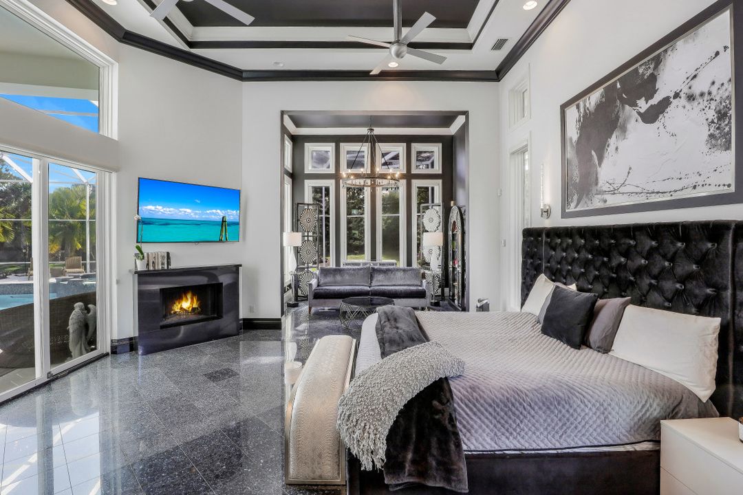 6262 Standing Oaks Ln, Naples, FL 34119