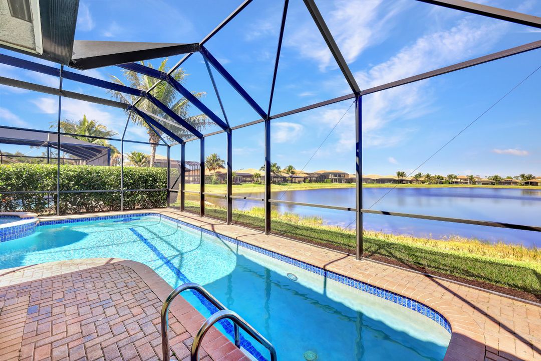 2739 Cinnamon Bay Cir, Naples, FL 34119