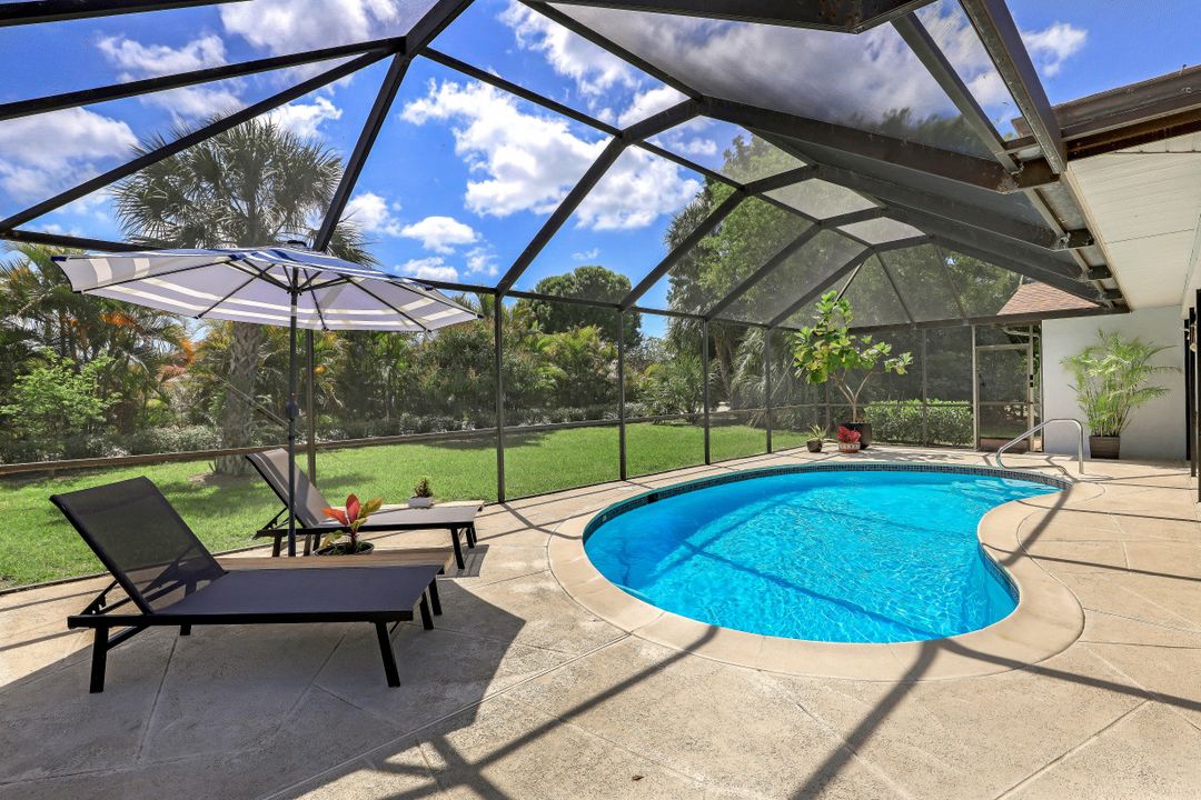 1010 Nottingham Dr, Naples, FL 34109