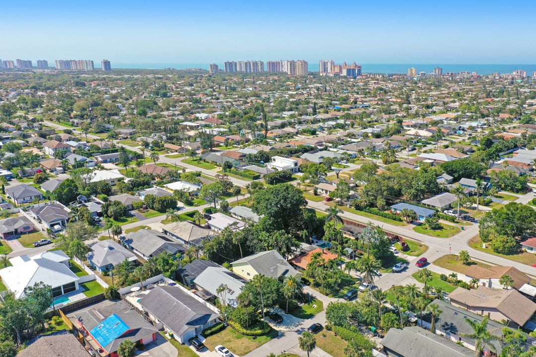 812 102nd Ave N, Naples, FL 34108