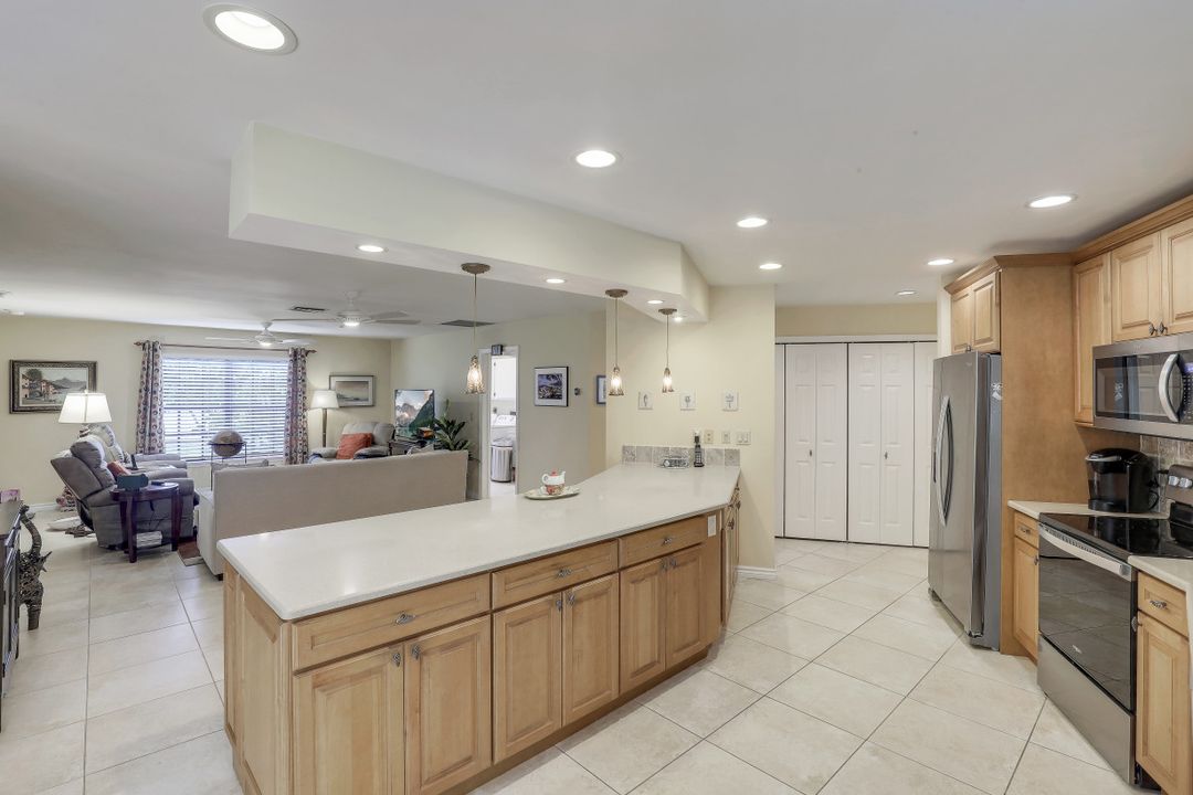 2259 Queens Way, Naples, FL 34112