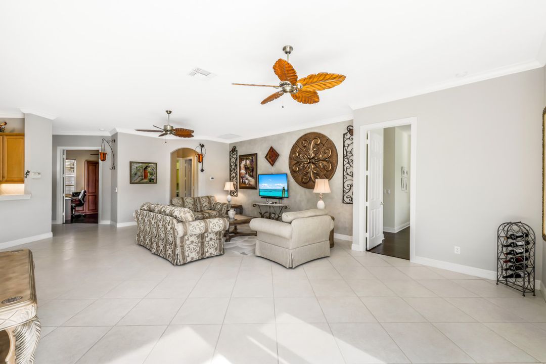 5965 Paradise Cir, Naples, FL 34110