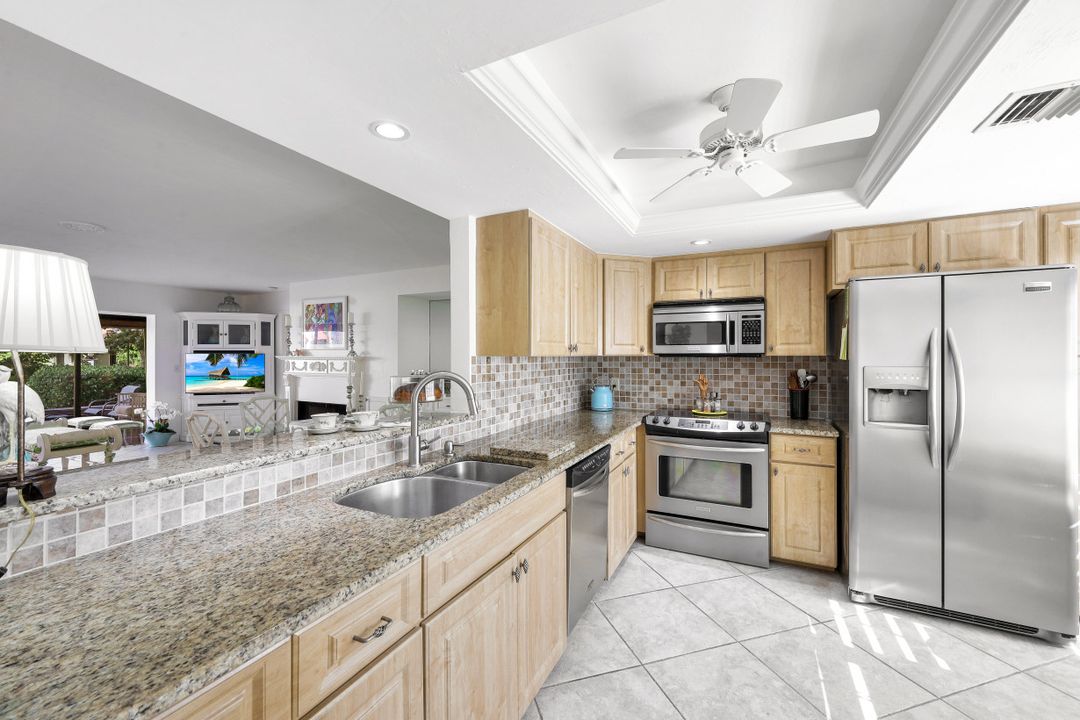 511 Serendipity Dr, Naples, FL 34108