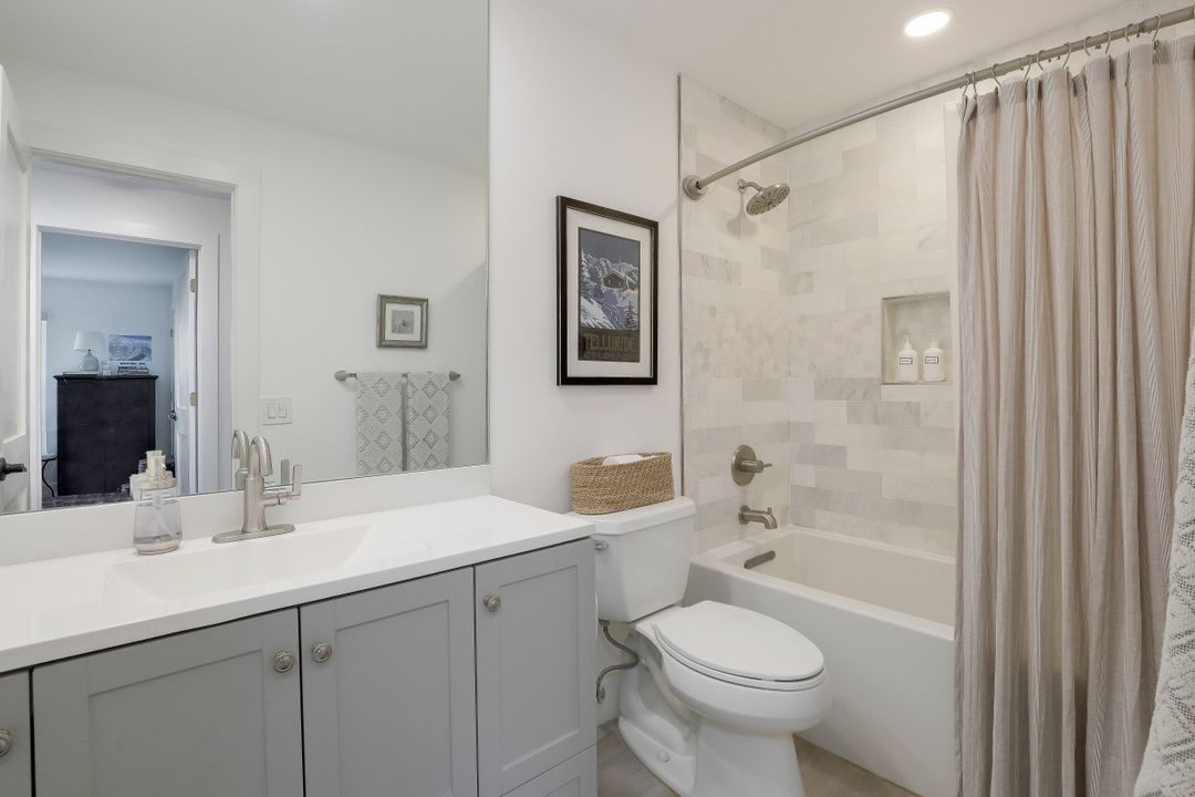 1010 Nottingham Dr, Naples, FL 34109