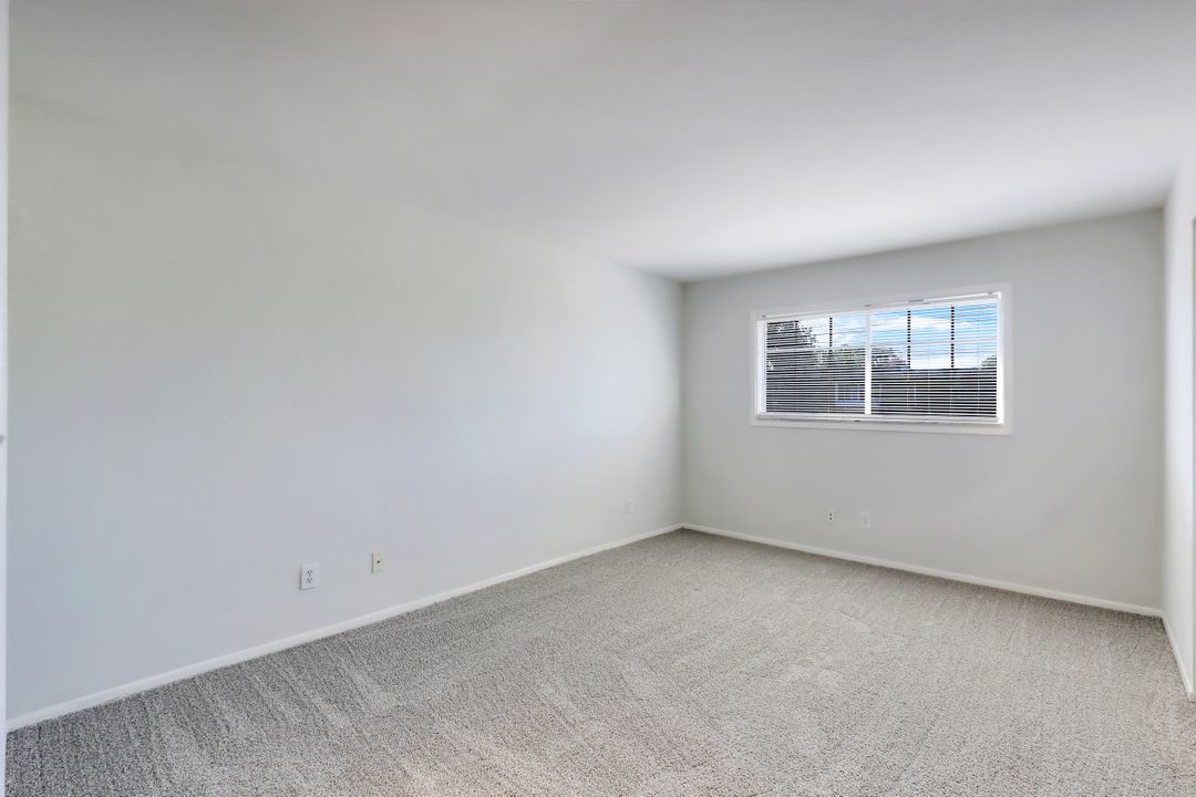 5860 Whiting Ct, Fort Myers, FL 33919