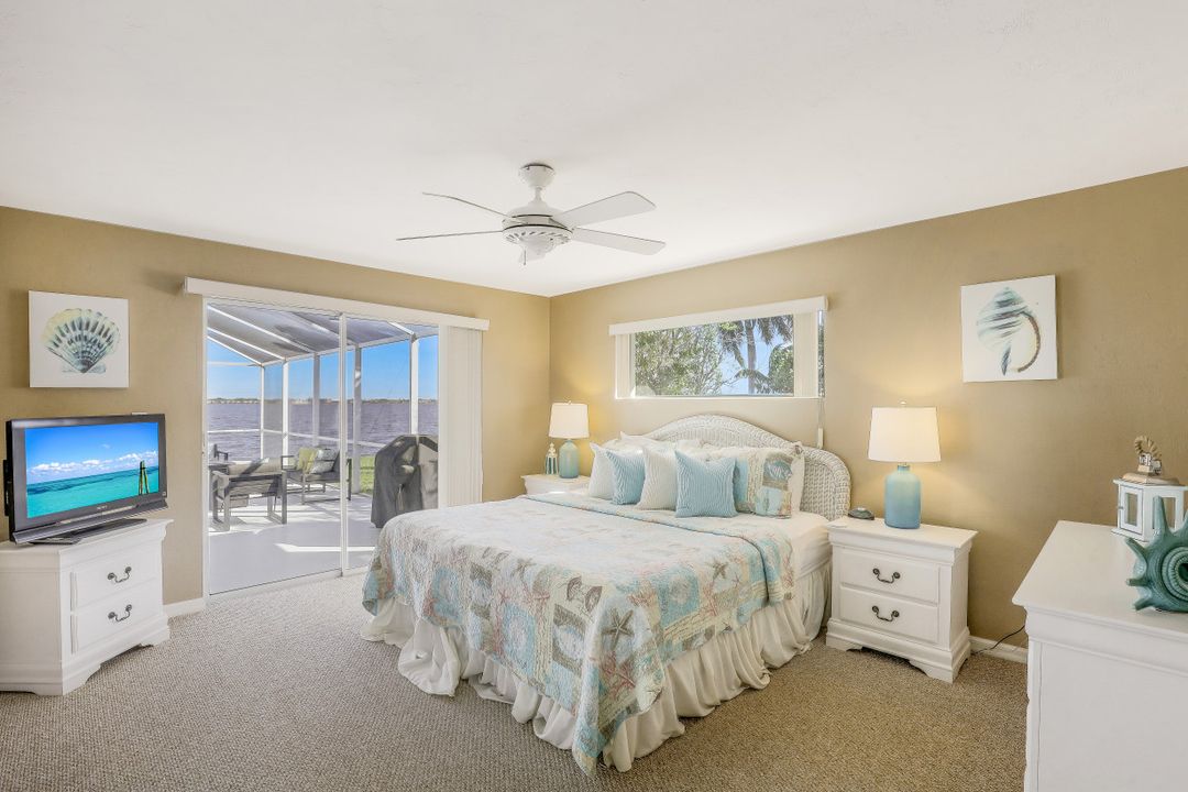 5261 Nautilus Dr, Cape Coral, FL 33904